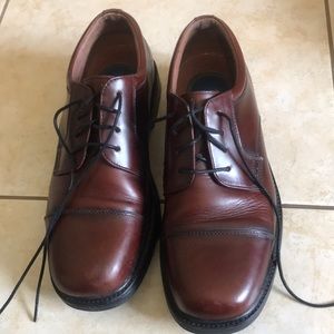 Men’s brown dress shoe